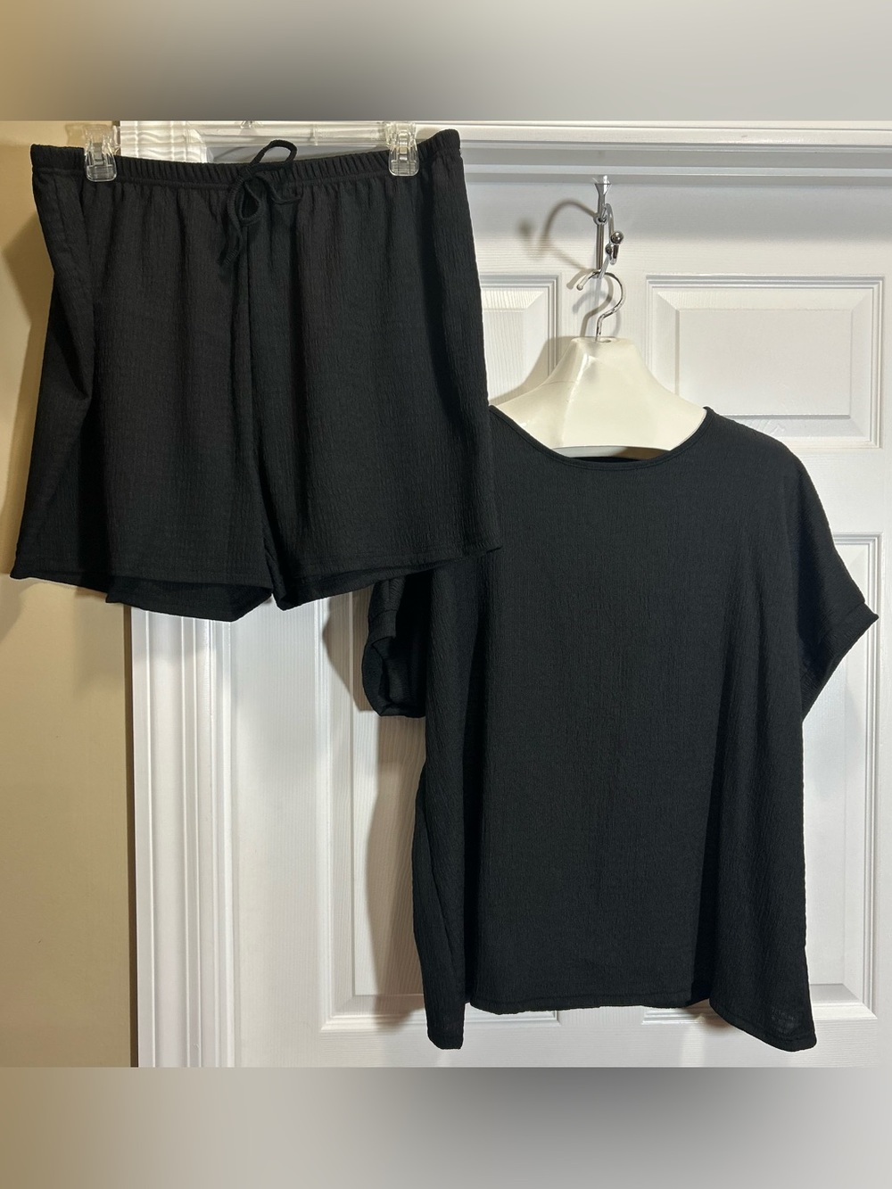 Women’s Black Textured Short-Sleeve Matching Set